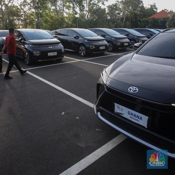 Penampakan Ratusan Mobil Listrik Sambut Delegasi HLF-MSP 2024
