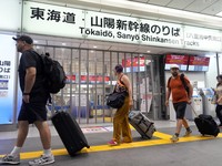 Potret Shinkansen-Bandara Jepang Lumpuh Gegara Topan Shanshan