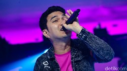 Senangnya Aldi Taher saat Diajak Ahmad Dhani Nyanyi Bareng T.R.I.A.D