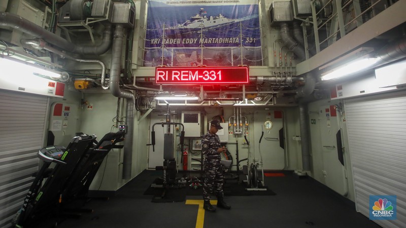 Anggota TNI AL saat berada pada Kapal Perang Republik Indonesia (KRI) Raden Eddy Martadinata (REM)-331 saat sandar di Pelabuhan Benoa, Bali, Sabtu (31/8/2024). (CNBC Indonesia/Faisal Rahman) Anggota TNI AL saat berada pada Kapal Perang Republik Indonesia (KRI) Raden Eddy Martadinata (REM)-331 saat sandar di Pelabuhan Benoa, Bali, Sabtu (31/8/2024). (CNBC Indonesia/Faisal Rahman)