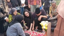 Ayu Ting Ting Cerita Ponakan Alami Diare dan Dehidrasi Sebelum Meninggal Dunia
