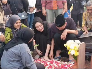Jerit Kesedihan Adik Ayu Ting Ting, 7 Hari Ditinggal Anak Selamanya