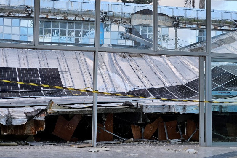 Setidaknya dua orang tewas di Brasil setelah atap gereja di kota pesisir Recife runtuh pada hari Jumat (30/8/2024). (Tangkapan Layar Video Reuters/TV GLOBO)