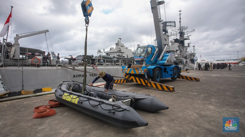 Kapal Perang Republik Indonesia (KRI) sandar di Pelabuhan Tanjung Benoa, Bali, Sabtu (31/8/2024). Kapal Perang Republik Indonesia (KRI) sandar di Pelabuhan Tanjung Benoa, Bali, Sabtu (31/8/2024). (CNBC Indonesia/Faisal Rahman)
