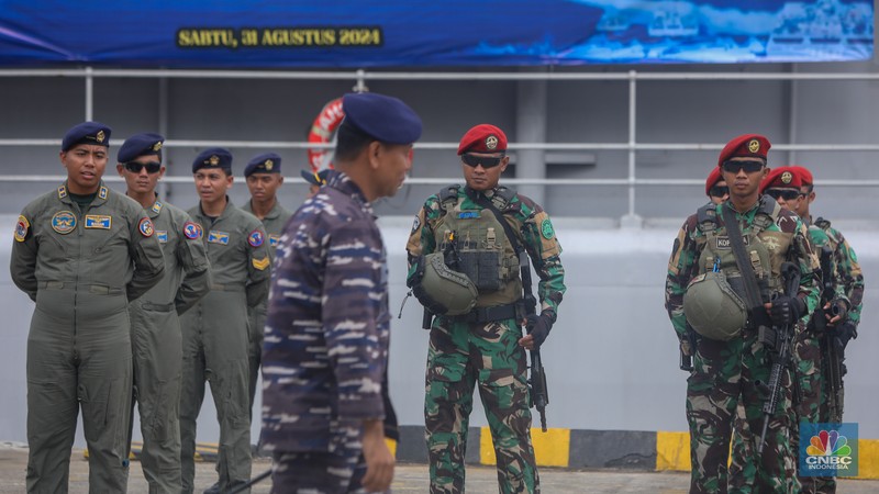 Kapal Perang Republik Indonesia (KRI) sandar di Pelabuhan Tanjung Benoa, Bali, Sabtu (31/8/2024). Kapal Perang Republik Indonesia (KRI) sandar di Pelabuhan Tanjung Benoa, Bali, Sabtu (31/8/2024). (CNBC Indonesia/Faisal Rahman)