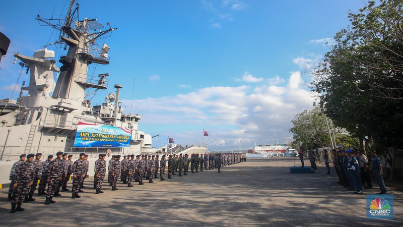 Kapal Perang Republik Indonesia (KRI) sandar di Pelabuhan Tanjung Benoa, Bali, Sabtu (31/8/2024). Kapal Perang Republik Indonesia (KRI) sandar di Pelabuhan Tanjung Benoa, Bali, Sabtu (31/8/2024). (CNBC Indonesia/Faisal Rahman)