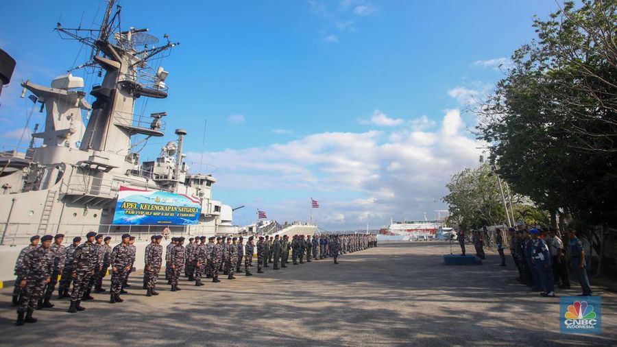 Kapal Perang Republik Indonesia (KRI) sandar di Pelabuhan Tanjung Benoa, Bali, Sabtu (31/8/2024). (CNBC Indonesia/Faisal Rahman)