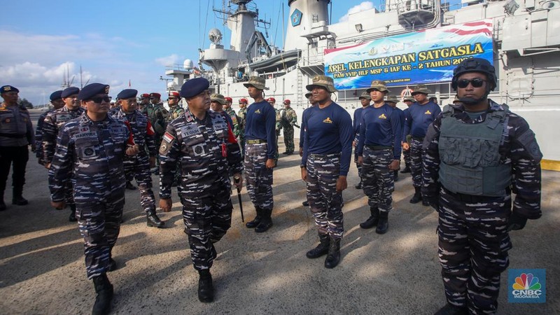 Kapal Perang Republik Indonesia (KRI) sandar di Pelabuhan Tanjung Benoa, Bali, Sabtu (31/8/2024). (CNBC Indonesia/Faisal Rahman)