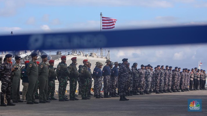 Kapal Perang Republik Indonesia (KRI) sandar di Pelabuhan Tanjung Benoa, Bali, Sabtu (31/8/2024). (CNBC Indonesia/Faisal Rahman)