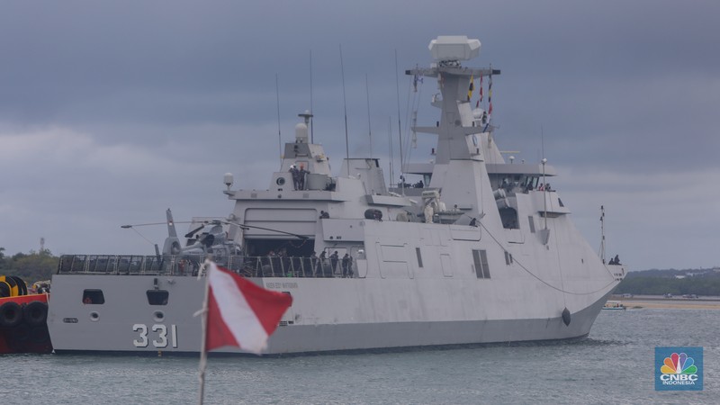 Anggota TNI AL saat berada pada Kapal Perang Republik Indonesia (KRI) Raden Eddy Martadinata (REM)-331 saat sandar di Pelabuhan Benoa, Bali, Sabtu (31/8/2024). (CNBC Indonesia/Faisal Rahman) Anggota TNI AL saat berada pada Kapal Perang Republik Indonesia (KRI) Raden Eddy Martadinata (REM)-331 saat sandar di Pelabuhan Benoa, Bali, Sabtu (31/8/2024). (CNBC Indonesia/Faisal Rahman)