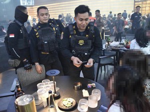 Razia Kelab Malam di Surabaya, Satu Anak di Bawah Umur Terjaring
