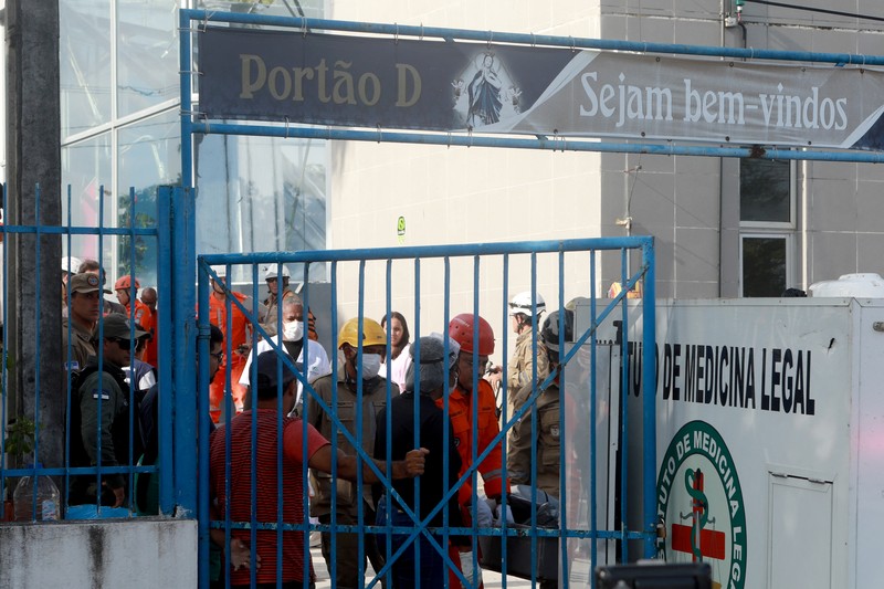 Setidaknya dua orang tewas di Brasil setelah atap gereja di kota pesisir Recife runtuh pada hari Jumat (30/8/2024). (Tangkapan Layar Video Reuters/TV GLOBO)