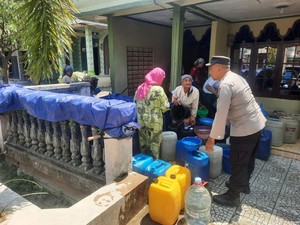2 Dusun di Lamongan Terdampak Kekeringan Dapat Bantuan Air Bersih