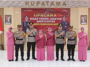 Pesan AKBP Oki Saat Pimpin Sertijab Kasat Lantas Polres Probolinggo Kota