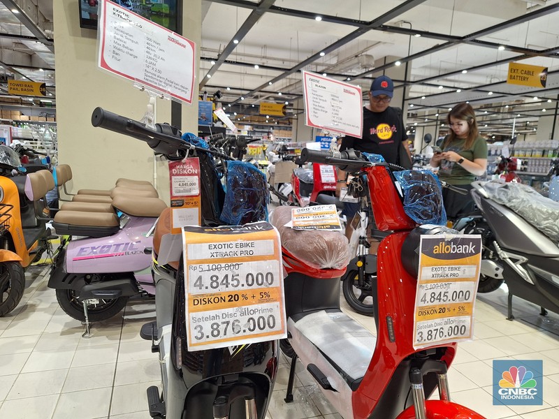 Transmart Full  Day Sale di Mall Kokas. (CNBC Indonnesia/Khoirul Anam)