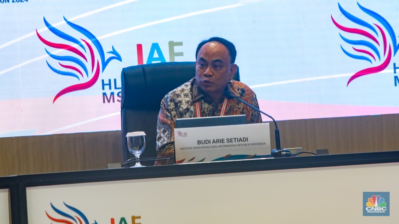 Menkominfo, Budi Arie Setiadi Menteri Komunikasi dan Informatika (Menkominfo) Budi Arie Setiadi meninjau media center Multi Stakeholder Partnership (HLF-MSP) 2024 dan Forum Indonesia-Africa (IAF) ke-2 di Bali Nusa Dua Convention Center (BNDCC), Nusa Dua, Bali, Minggu (1/9/2024). (CNBC Indonesia/Faisal Rahman)