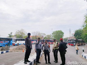 KTT IAF, Pengamanan Bus Tujuan Bali di Terminal Purabaya Diperketat