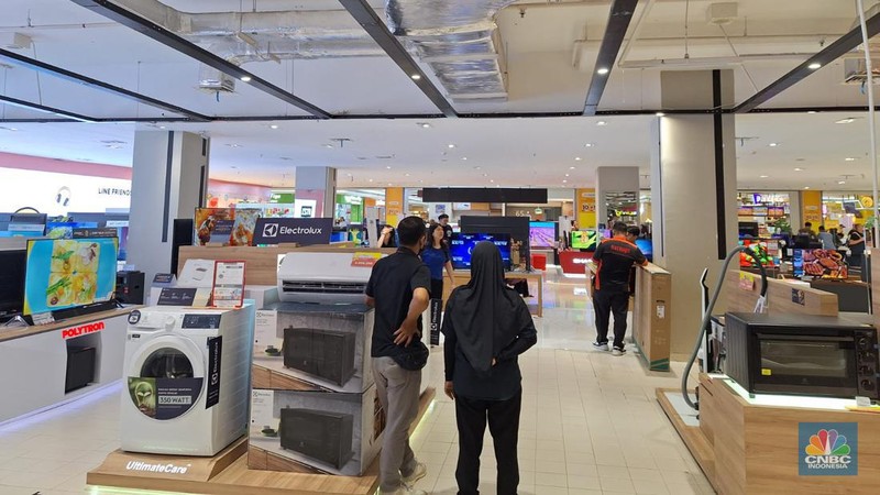 Transmart Full  Day Sale di Mall Kokas. (CNBC Indonnesia/Khoirul Anam)