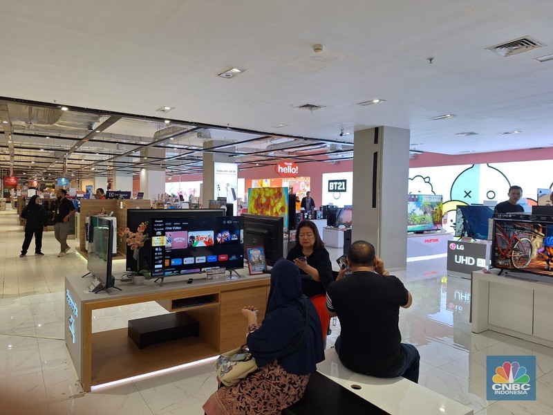 Transmart Full  Day Sale di Mall Kokas. (CNBC Indonnesia/Khoirul Anam)