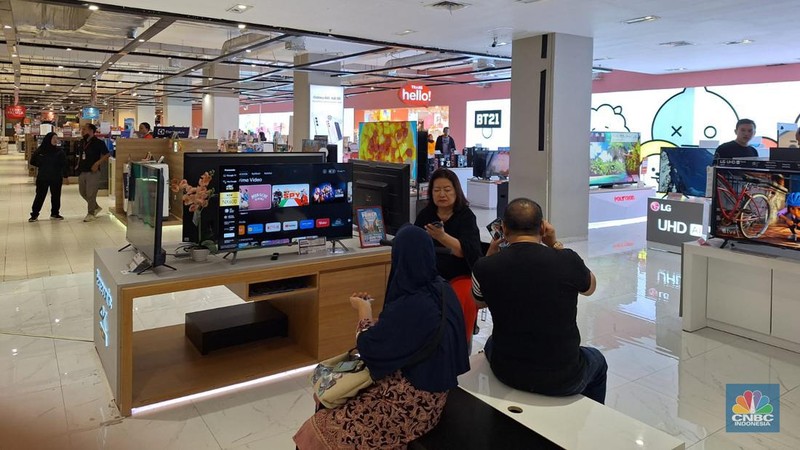 Transmart Full  Day Sale di Mall Kokas. (CNBC Indonnesia/Khoirul Anam)