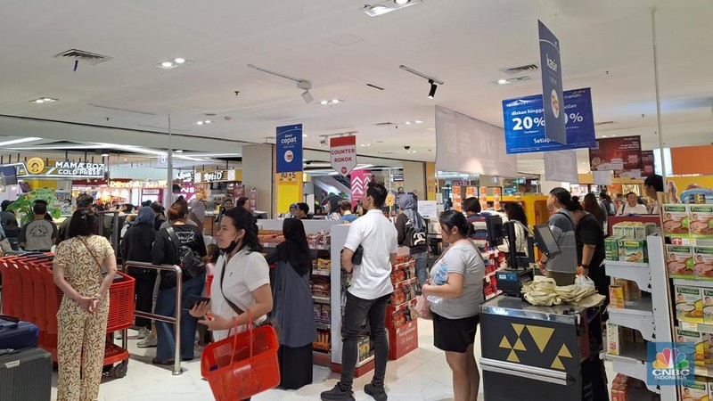 Transmart Full  Day Sale di Mall Kokas. (CNBC Indonnesia/Khoirul Anam)