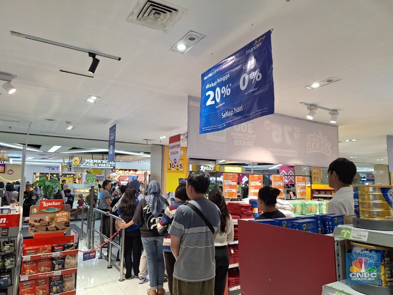 Transmart Full Day Sale di Mall Kokas. (CNBC Indonnesia/Khoirul Anam) Transmart Full Day Sale di Mall Kokas. (CNBC Indonnesia/Khoirul Anam)
