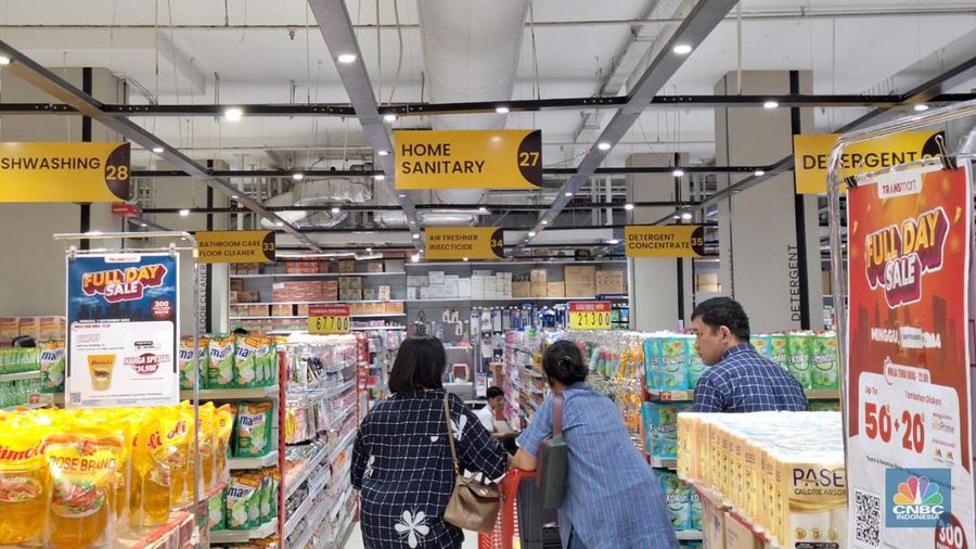 Transmart Full  Day Sale di Mall Kokas. (CNBC Indonnesia/Khoirul Anam)
