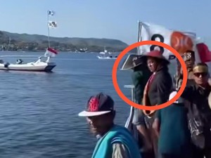 Anggota DPRD Parepare Terpilih Naik Perahu-Tunggangi Kuda Hadiri Pelantikan