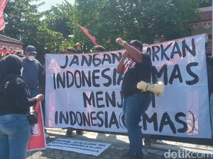 Kecam Pemerintahan Jokowi, Mahasiswa Gelar Aksi di Depan DPRD Klaten