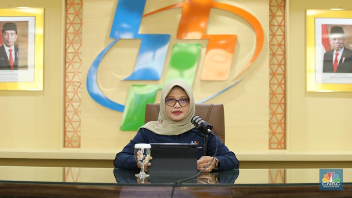 Deputi Bidang Distribusi dan Jasa BPS, Pudji Ismartini memberikan pemaparan di gedung Badan Pusat Statistik di Jakarta, Senin (2/9/2024). (CNBC Indonesia/Tri Susilo)