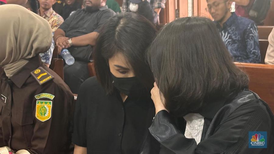 Helena Lim tiba di Pengadilan Negeri Jakarta Pusat, Senin, (2/9/2024).  (CNBC Indonesia/Mentari Puspadini)