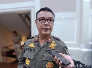 APK Menjamur Pekan Terakhir Kampanye di Surabaya, Terbanyak Dipaku Pohon