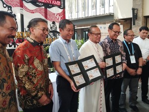 Kominfo Luncurkan Prangko Seri Paus Fransiskus, Bakal Dijual Rp 4.000
