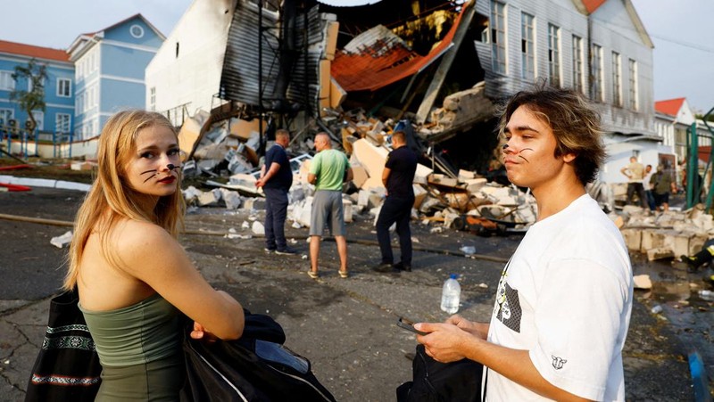 Ledakan setelah serangan rudal Rusia terlihat di langit kota selama serangan rudal Rusia, di tengah serangan Rusia terhadap Ukraina, di Kyiv, Ukraina 2 September 2024. (REUTERS/Gleb Garanich)