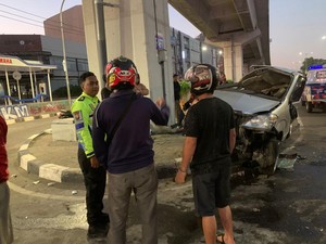 Kronologi Mobil Tabrak Median Jalan Pettarani Makassar Sebabkan 3 Orang Luka