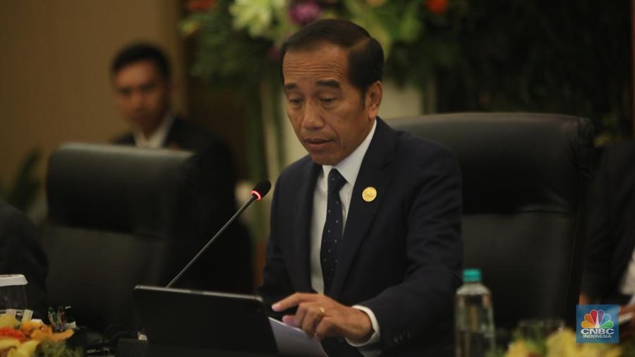 Presiden Joko Widodo saat mengikuti pertemuan bilateral dalam acara High-Level Forum on Multi-Stakeholder Partnerships (HLF-MSP) 2024 dan Indonesia-Africa Forum II di Hotel Mulia, Nusa Dua, Bali, Senin (2/9/2024). (CNBC Indonesia/Faisal Rahman)
