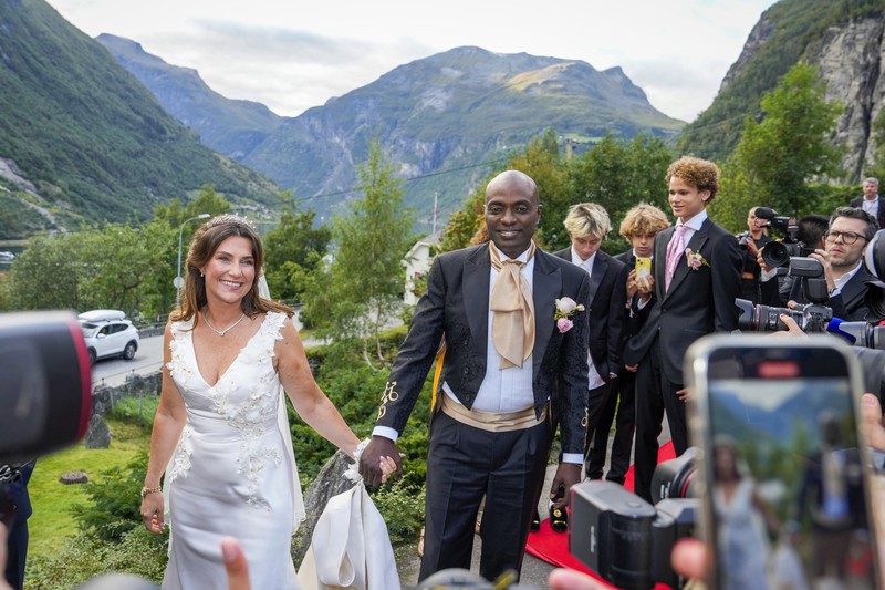 Putri Norwegia Martha Louise dan Durek Verrett tiba untuk pesta pernikahan mereka, di Geiranger, Norwegia, Sabtu 31 Agustus 2024. Putri Norwegia Martha Louise dan Durek Verrett tiba untuk pesta pernikahan mereka, di Geiranger, Norwegia, Sabtu 31 Agustus 2024. (Cornelius Poppe/NTB via AP)