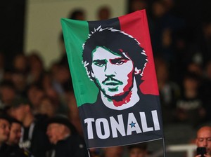 Sambutan Hangat Suporter Newcastle atas Kembalinya Tonali