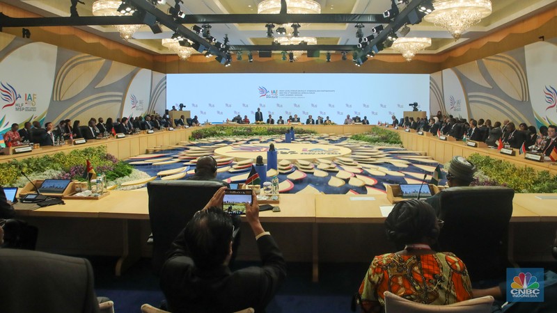 Presiden Joko Widodo saat menghadiri pertemuan utama High-Level Forum on Multi-Stakeholder Partnerships (HLF-MSP) 2024 dan Indonesia-Africa Forum II di Hotel Mulia, Nusa Dua, Bali, Senin (2/9/2024). Presiden Joko Widodo saat menghadiri pertemuan utama High-Level Forum on Multi-Stakeholder Partnerships (HLF-MSP) 2024 dan Indonesia-Africa Forum II di Hotel Mulia, Nusa Dua, Bali, Senin (2/9/2024). (CNBC Indonesia/Faisal Rahman)