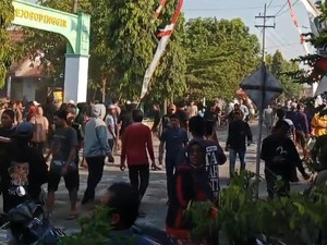 Karnaval di Jombang Diwarnai Tawuran Penonton