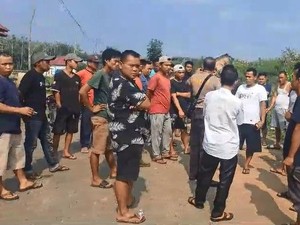 Protes Tambang Ilegal Bikin Keruh Sungai, Warga Bungo Sempat Blokir Jalan