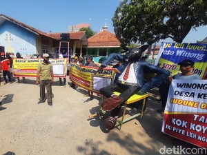 Demo Warga Winong Pati Desak Kades Mundur karena Diduga Korupsi