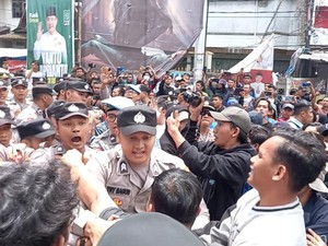 Demo hingga Interupsi Warnai Pelantikan Anggota DPRD Kota Tasikmalaya
