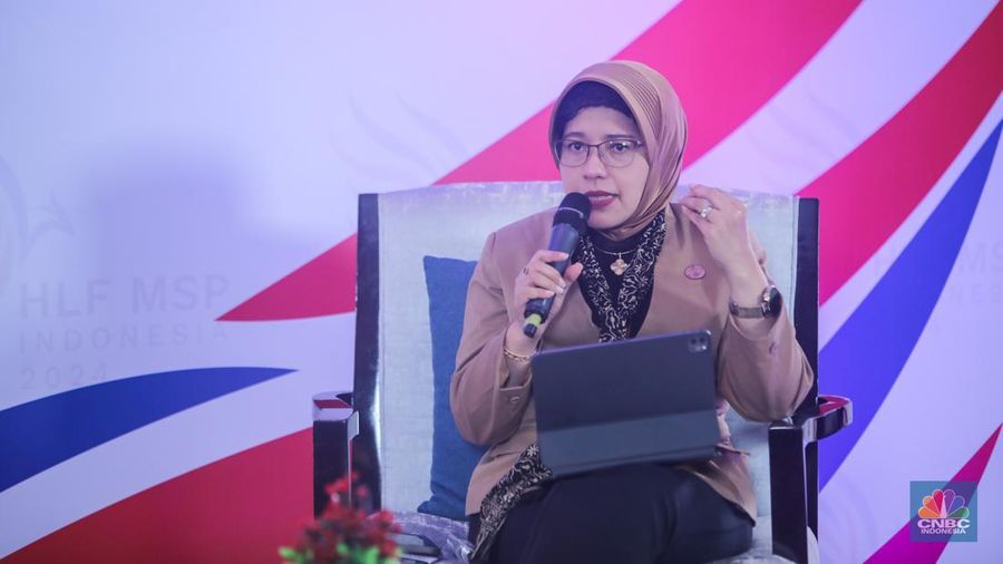 Deputi Bidang Ekonomi Kementerian PPN/Bappenas, Amalia Adininggar Widyasanti saat sesi wawancara dalam acara High-Level Forum on Multi-Stakeholder Partnerships (HLF-MSP) 2024 di Bali International Convention Center (BICC), Nusa Dua, Bali, Selasa (3/9/2024). (CNBC Indonesia/Faisal Rahman)