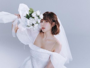 HyunA Pamerkan Foto-foto Pernikahan