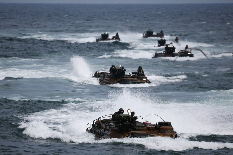Marinir Korea Selatan mengambil bagian dalam latihan pendaratan amfibi gabungan korps marinir AS dan Korea Selatan yang disebut latihan 'Ssangyong', di Pohang, Korea Selatan, 2 September 2024. Marinir Korea Selatan mengambil bagian dalam latihan pendaratan amfibi gabungan korps marinir AS dan Korea Selatan yang disebut latihan 'Ssangyong', di Pohang, Korea Selatan, 2 September 2024. (REUTERS/Kim Hong-Ji)