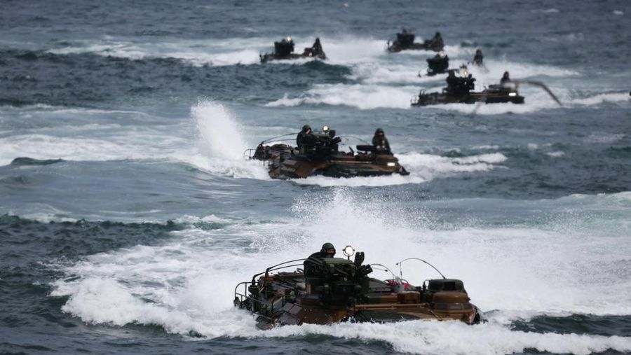 Marinir Korea Selatan mengambil bagian dalam latihan pendaratan amfibi gabungan korps marinir AS dan Korea Selatan yang disebut latihan 'Ssangyong', di Pohang, Korea Selatan, 2 September 2024. (REUTERS/Kim Hong-Ji)