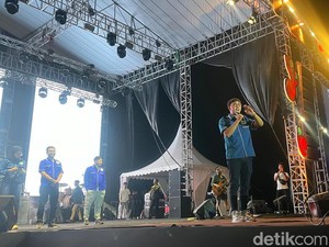Festival Dialog Cinta Gekrafs Jombang Ambyar Digoyang Denny Caknan