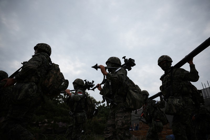 Marinir Korea Selatan mengambil bagian dalam latihan pendaratan amfibi gabungan korps marinir AS dan Korea Selatan yang disebut latihan 'Ssangyong', di Pohang, Korea Selatan, 2 September 2024. Marinir Korea Selatan mengambil bagian dalam latihan pendaratan amfibi gabungan korps marinir AS dan Korea Selatan yang disebut latihan 'Ssangyong', di Pohang, Korea Selatan, 2 September 2024. (REUTERS/Kim Hong-Ji)