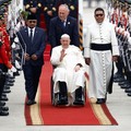 Detik-Detik Paus Fransiskus Mendarat di RI, Pertama dalam 35 Tahun